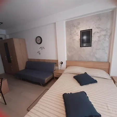 White Pearl Apartment *